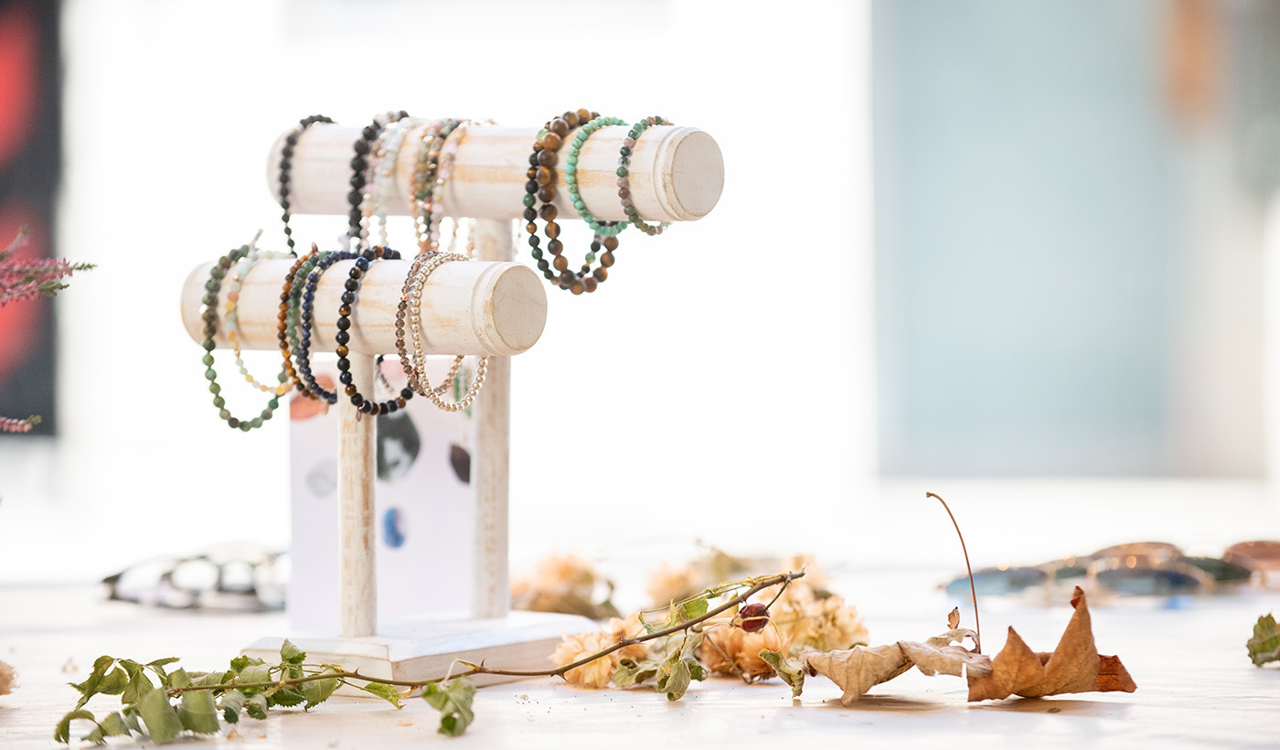 Passende Accessoires für deinen Brillen-Look